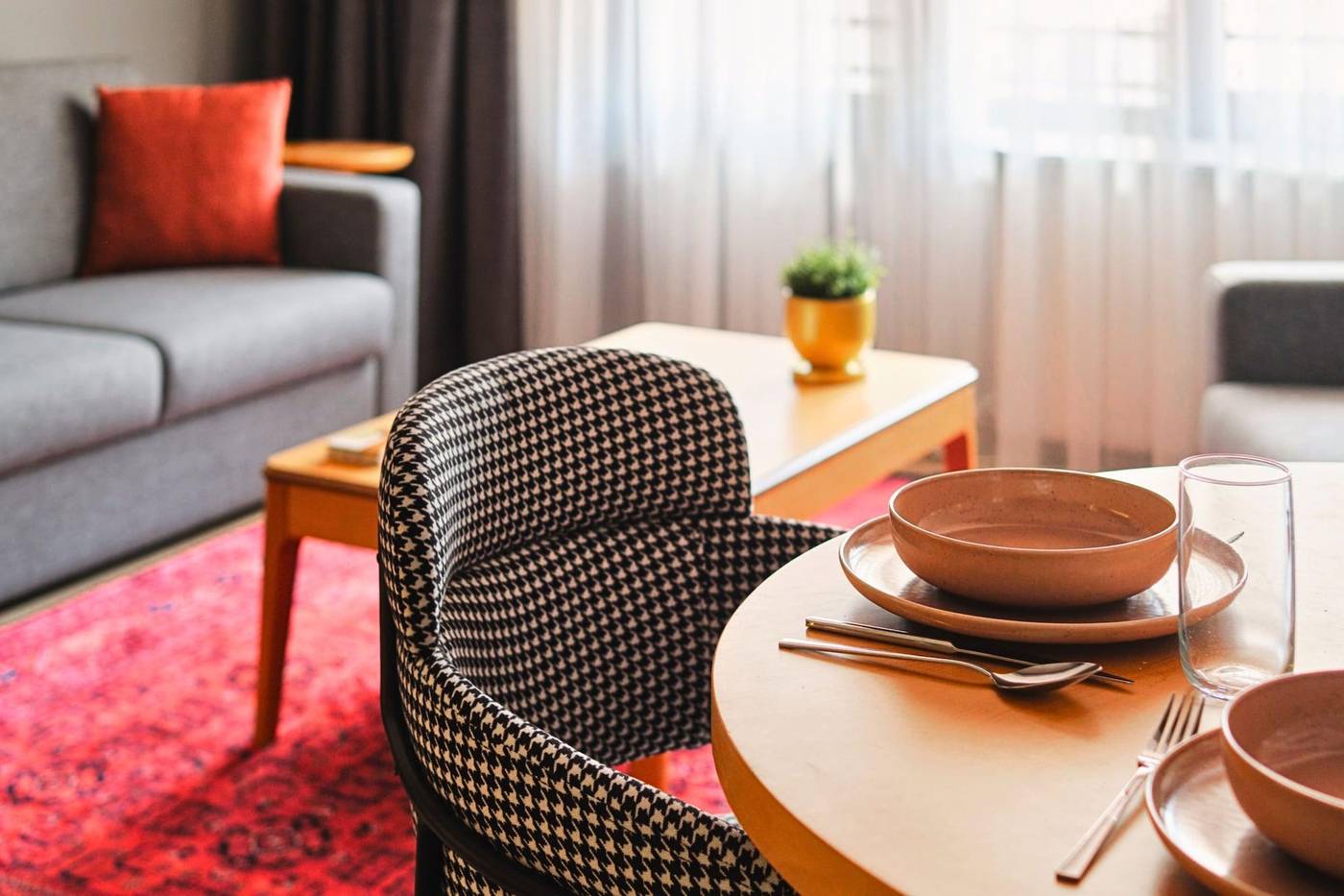 TAKS-INN-Suites-Lobby-61