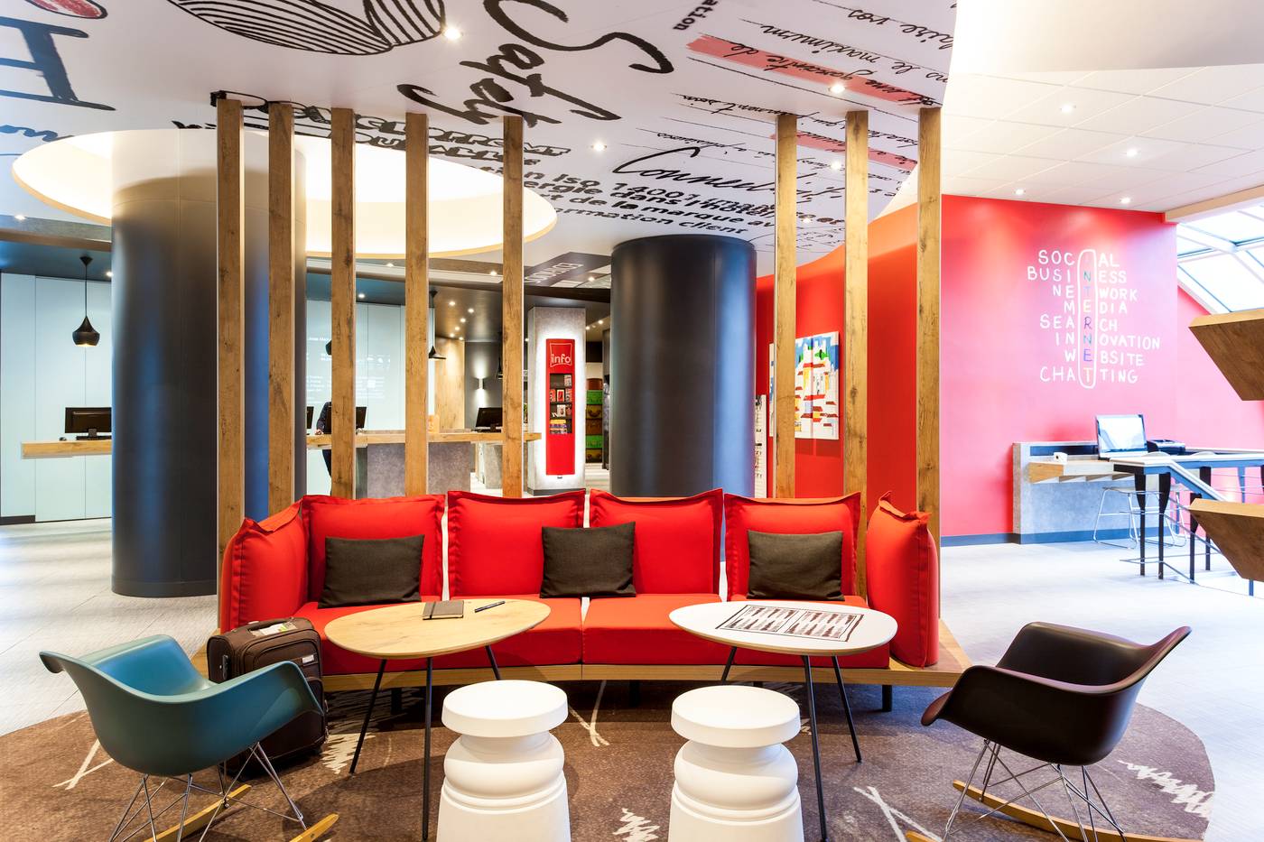 Ibis-Lisboa-Jose-Malhoa-Lobby-13