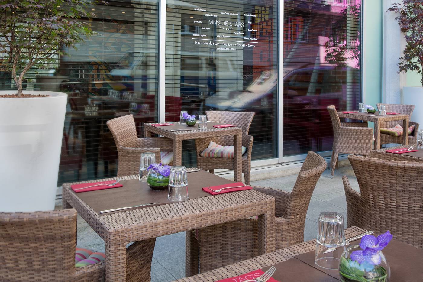 N-vY-Manotel-Terrace-26