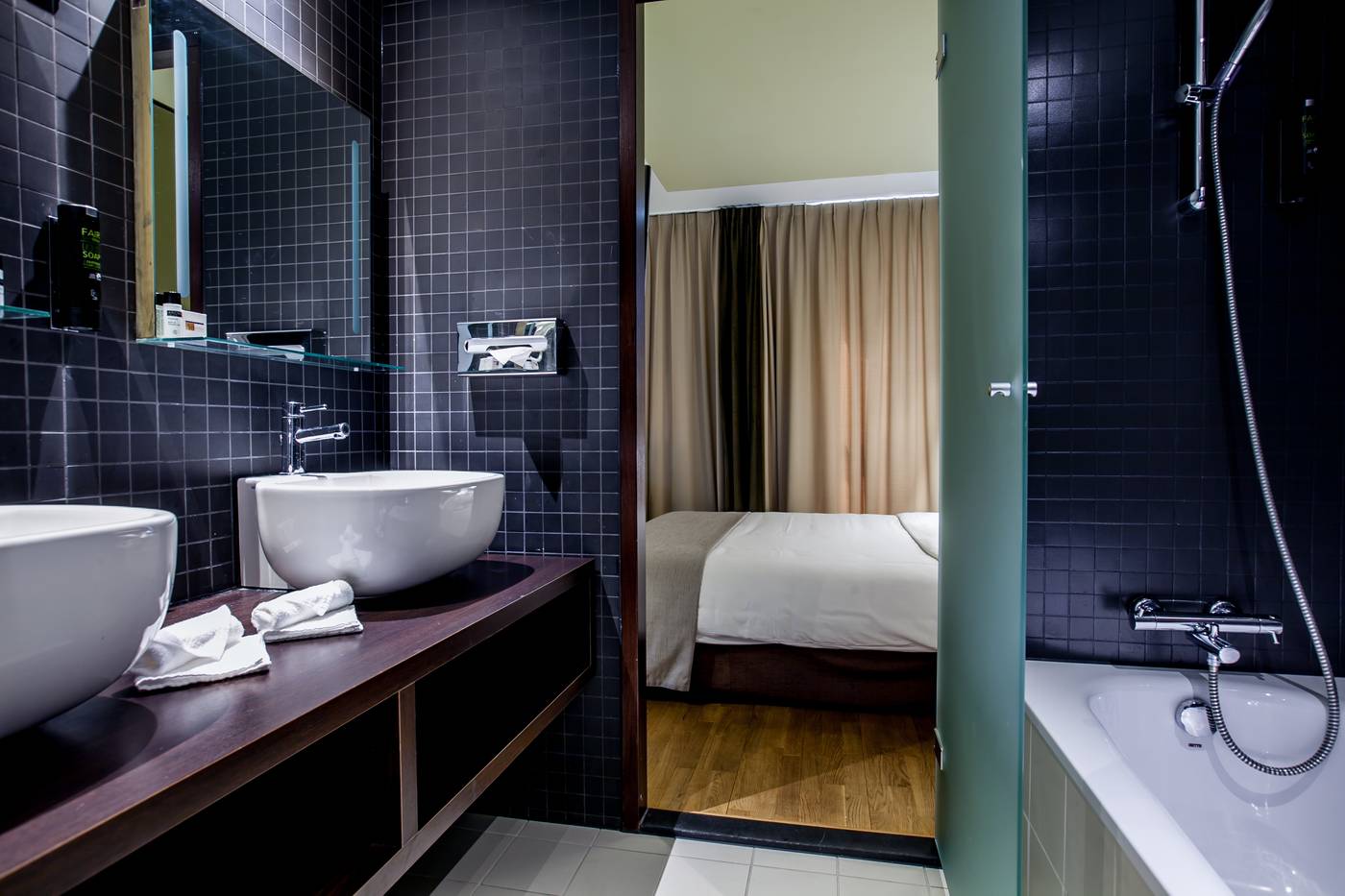 Dutch-Design-Hotel-Artemis-Room-32