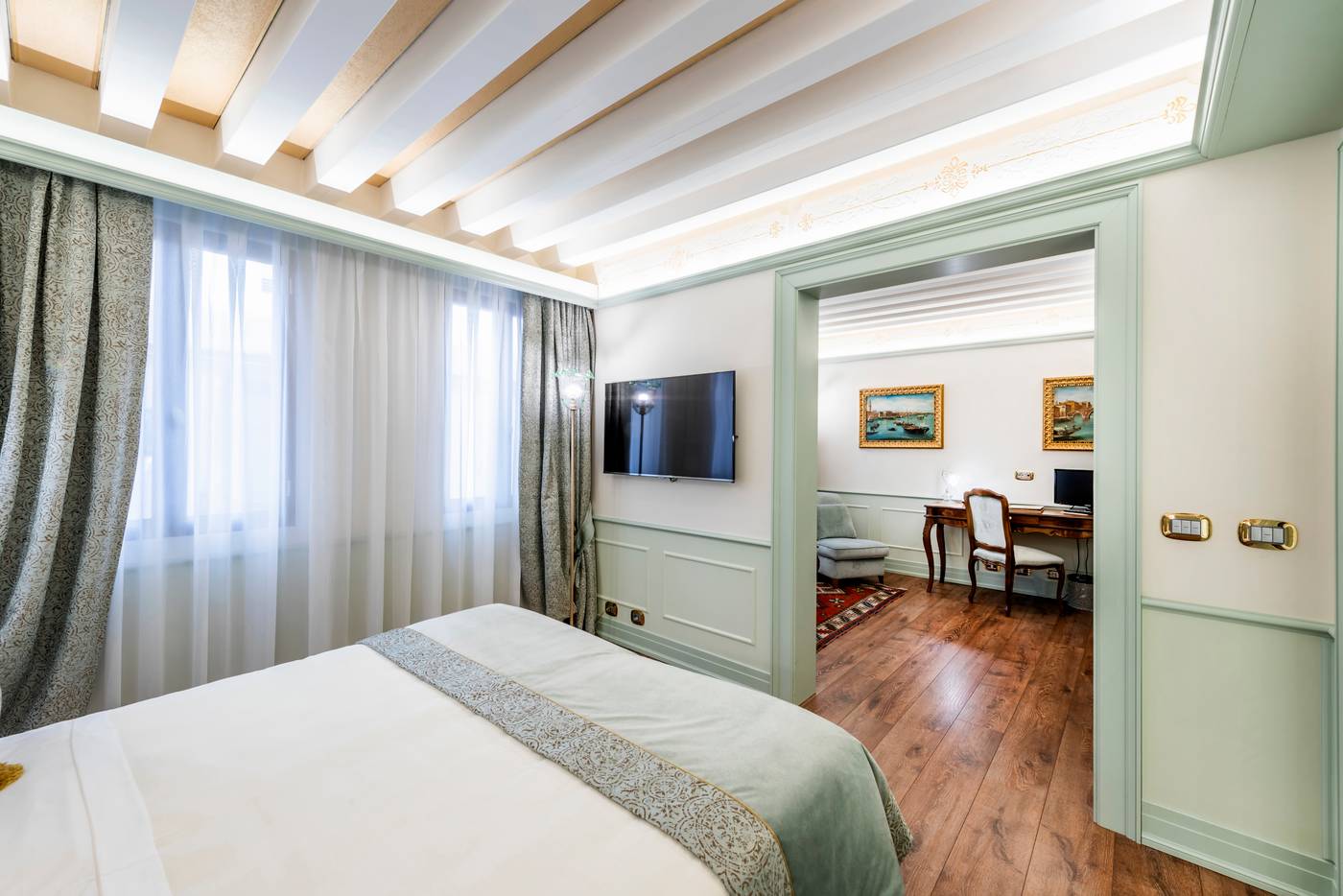 Monaco-and-Grand-Canal-Room-22