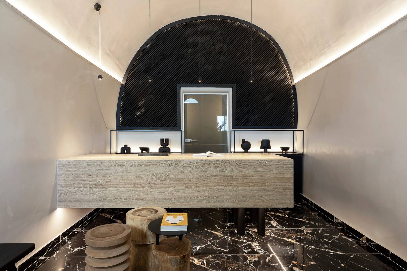 Hom-Santorini-Lobby-42