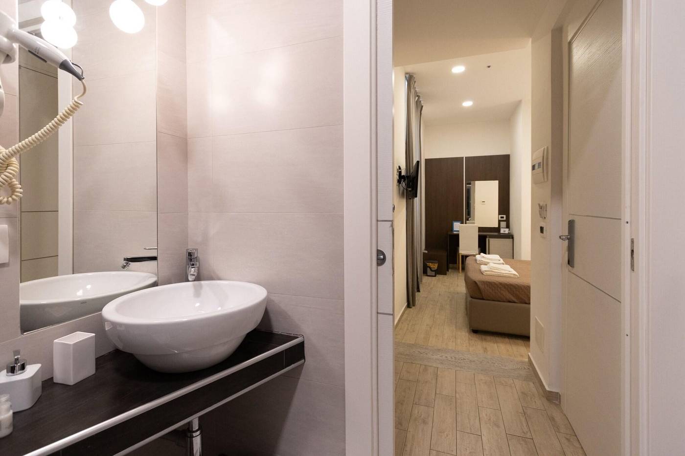 Maison-Maneli-Luxury-B-B-Room-29