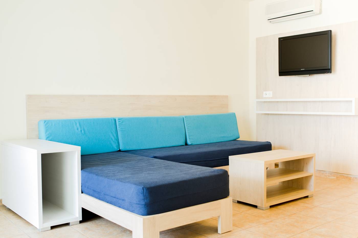 Festival-Village-Room-16