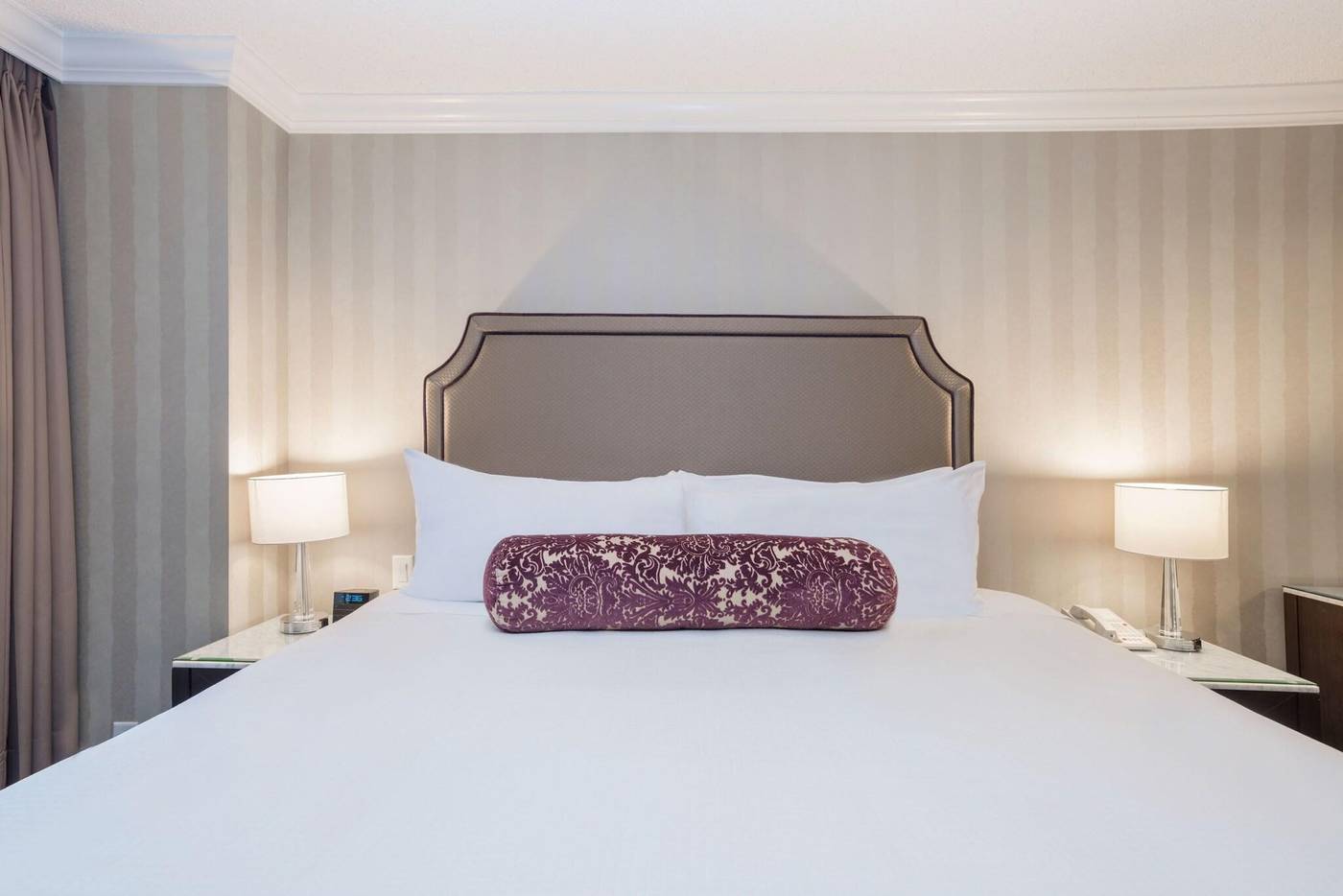 La-Grande-Residence-Vancouver-At-The-Sutton-Place-Room-17