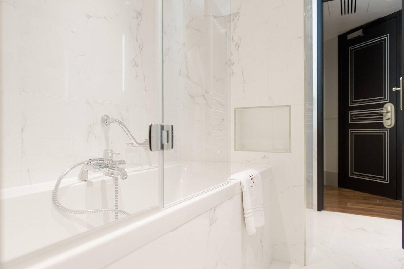 Edouard-7-Paris-Opera-Room-37