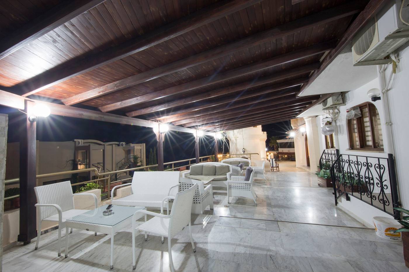 Family-Belvedere-Lobby-33