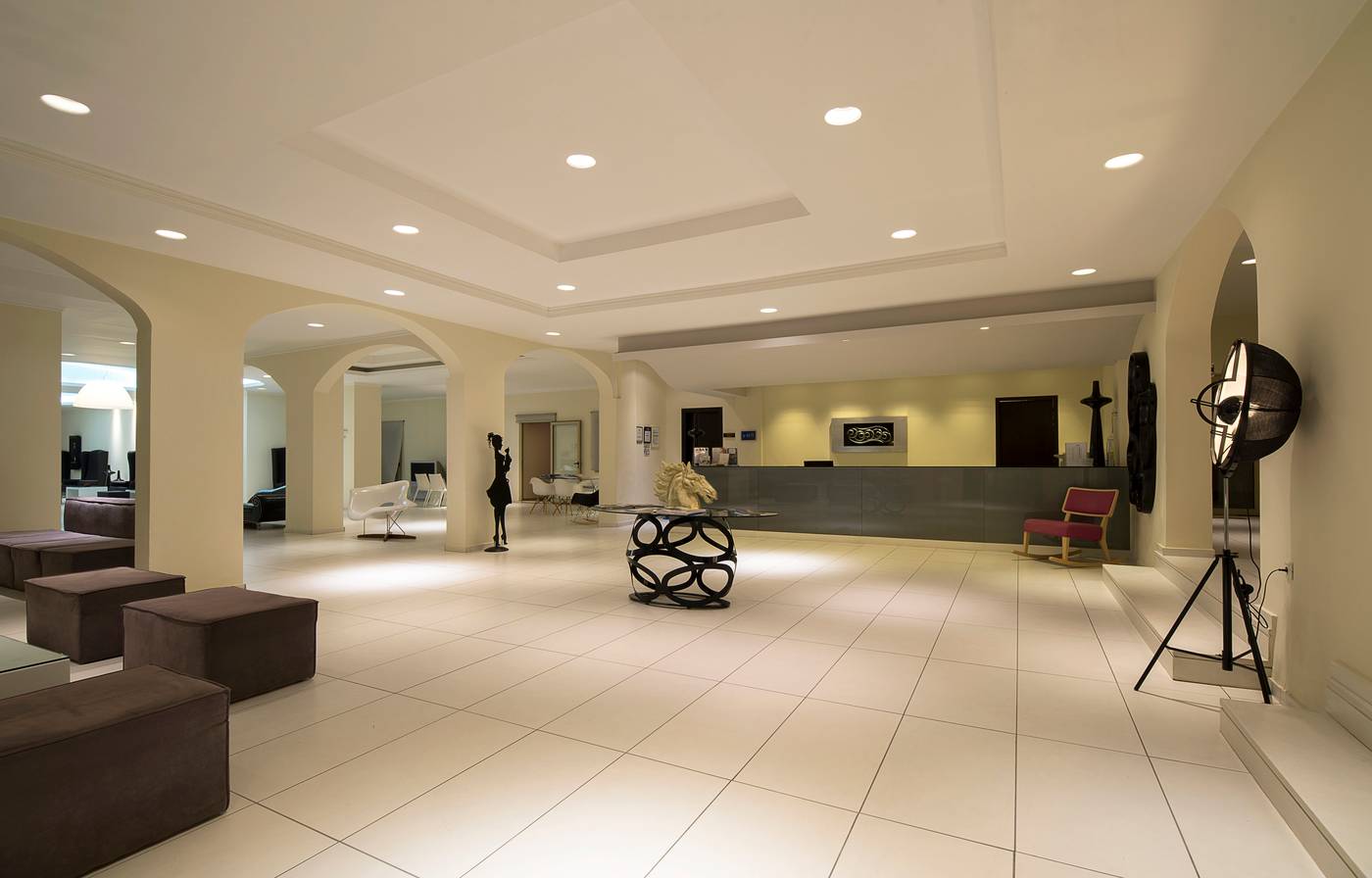 Golden-Beach-Lobby-25