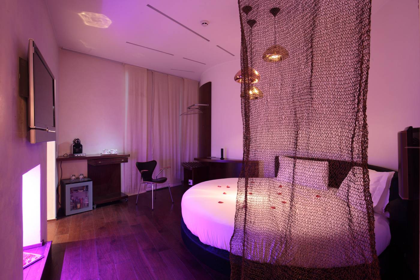 SuiteSistina-For-Brave-Lovers-Room-22