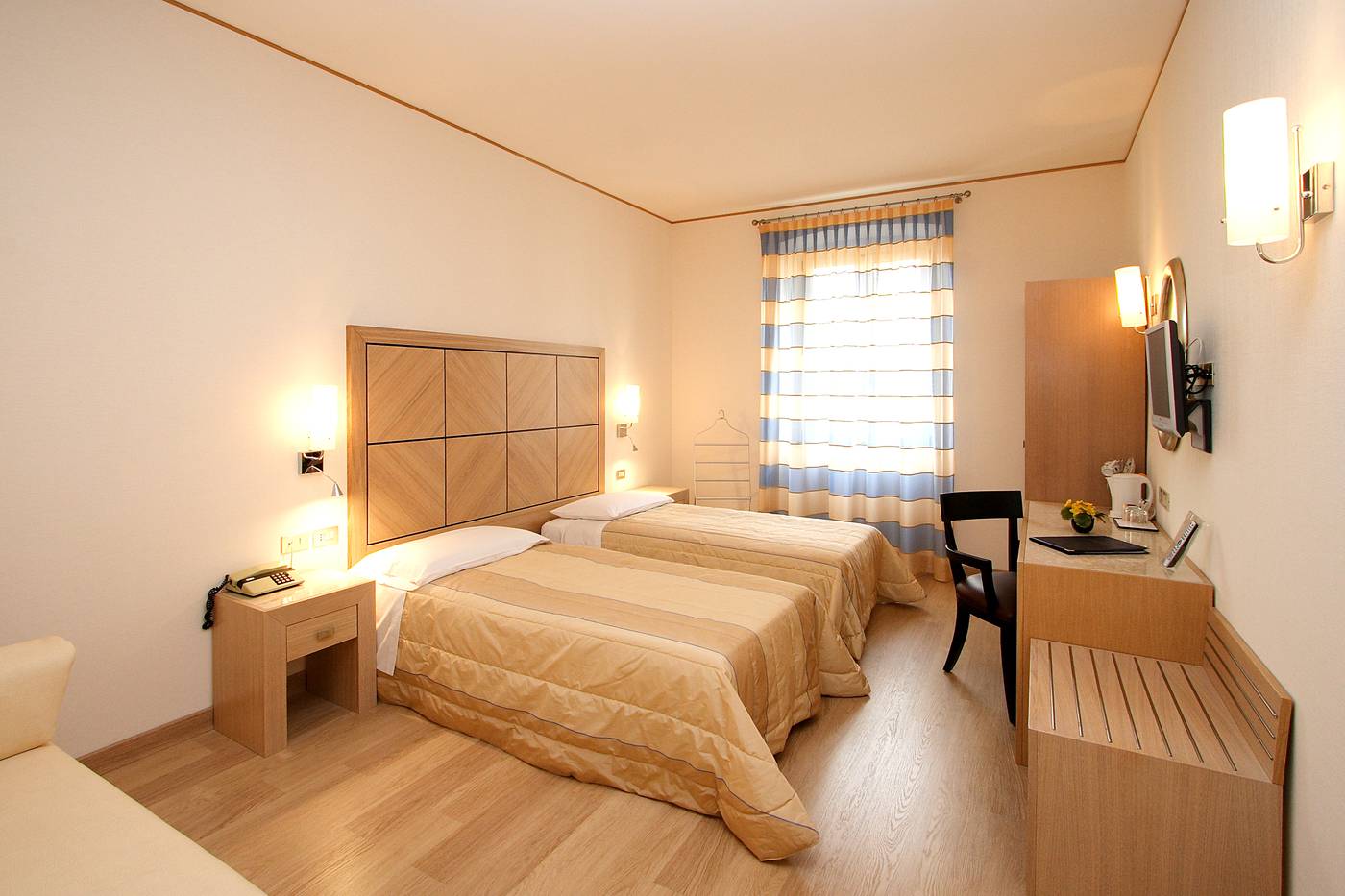 Hotel Roma-Italy-TRIESTE     -Room-10