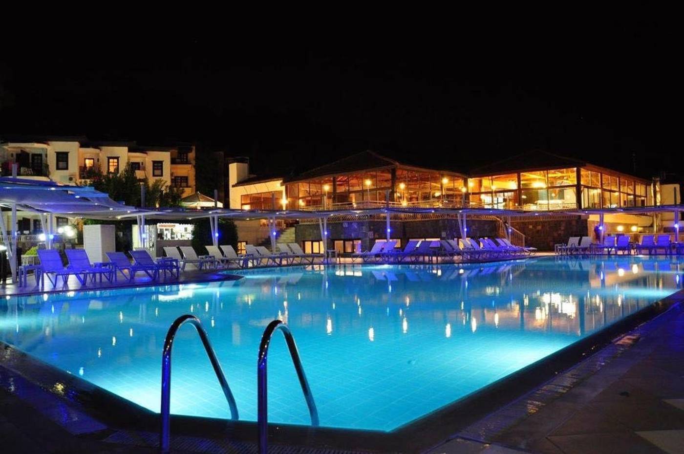 Nicholas-Park-Hotel-Pool-7