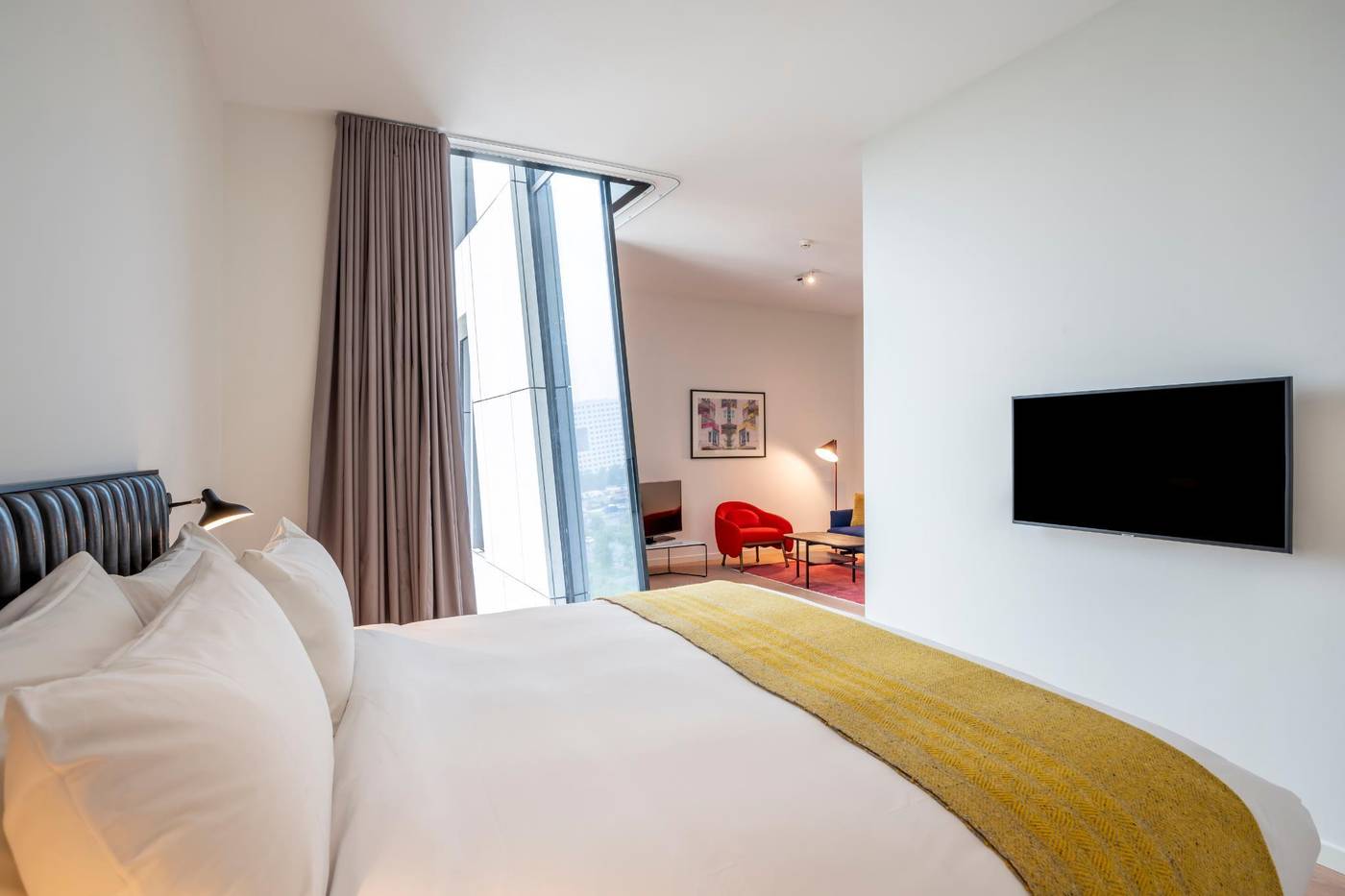 Premier-Suites-Plus-Amsterdam-Room-32