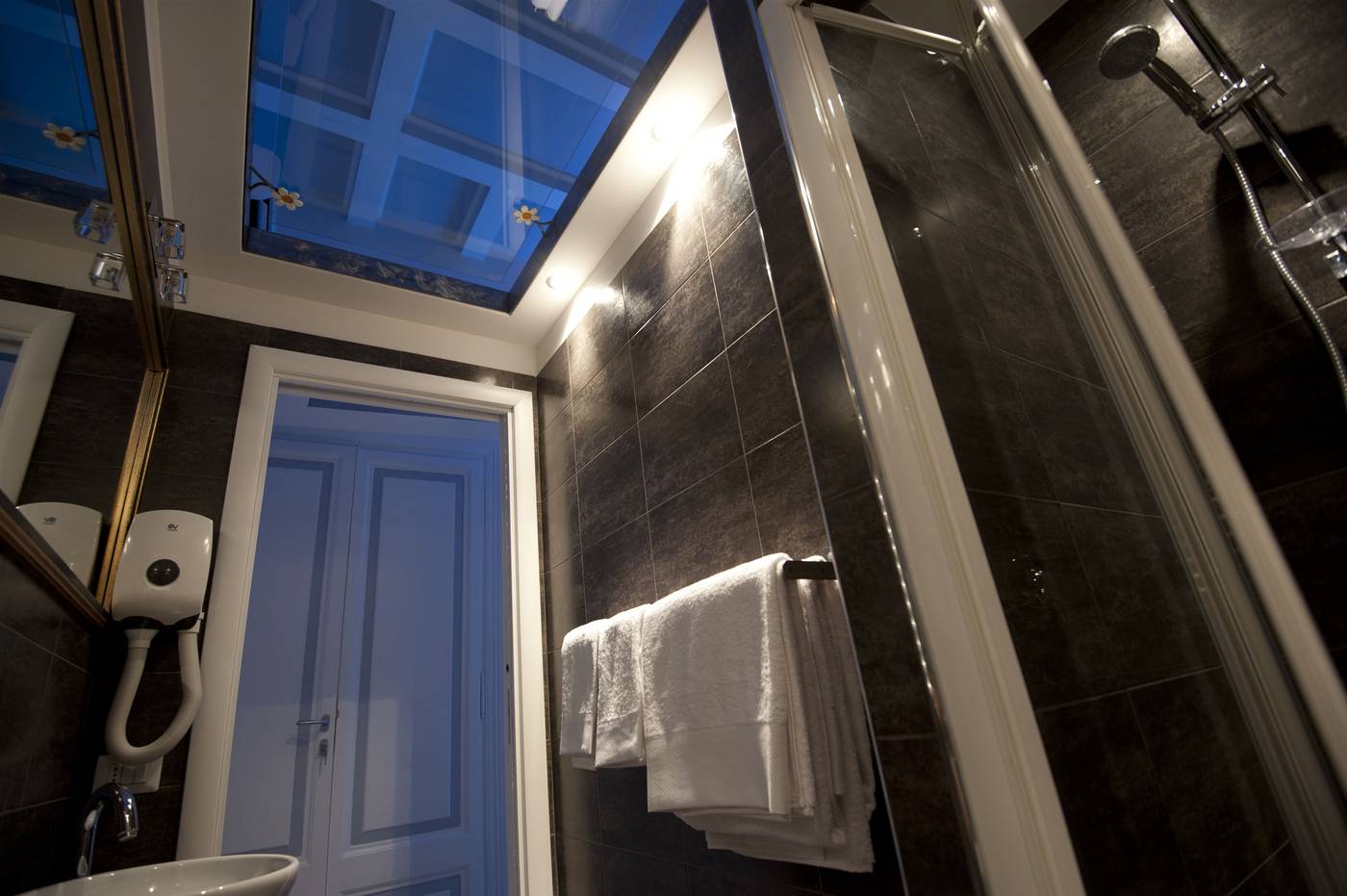 Luxury-on-the-River-Room-31