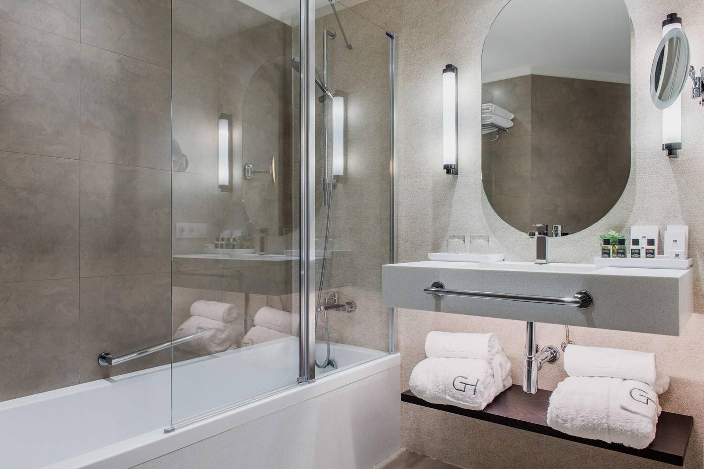 Molina-Lario-Room-47