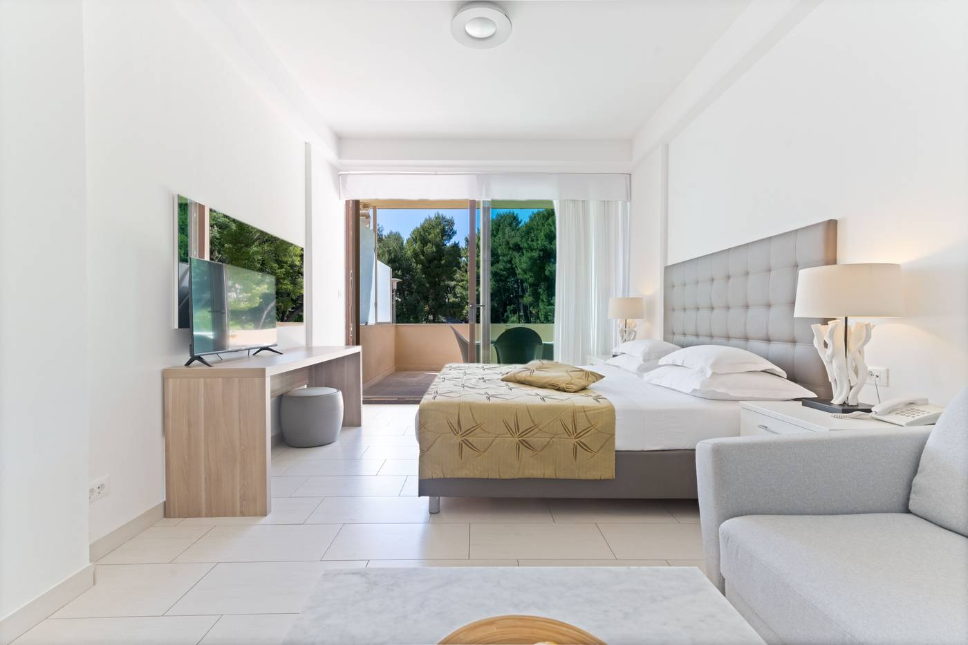 The-Residence-Room-7