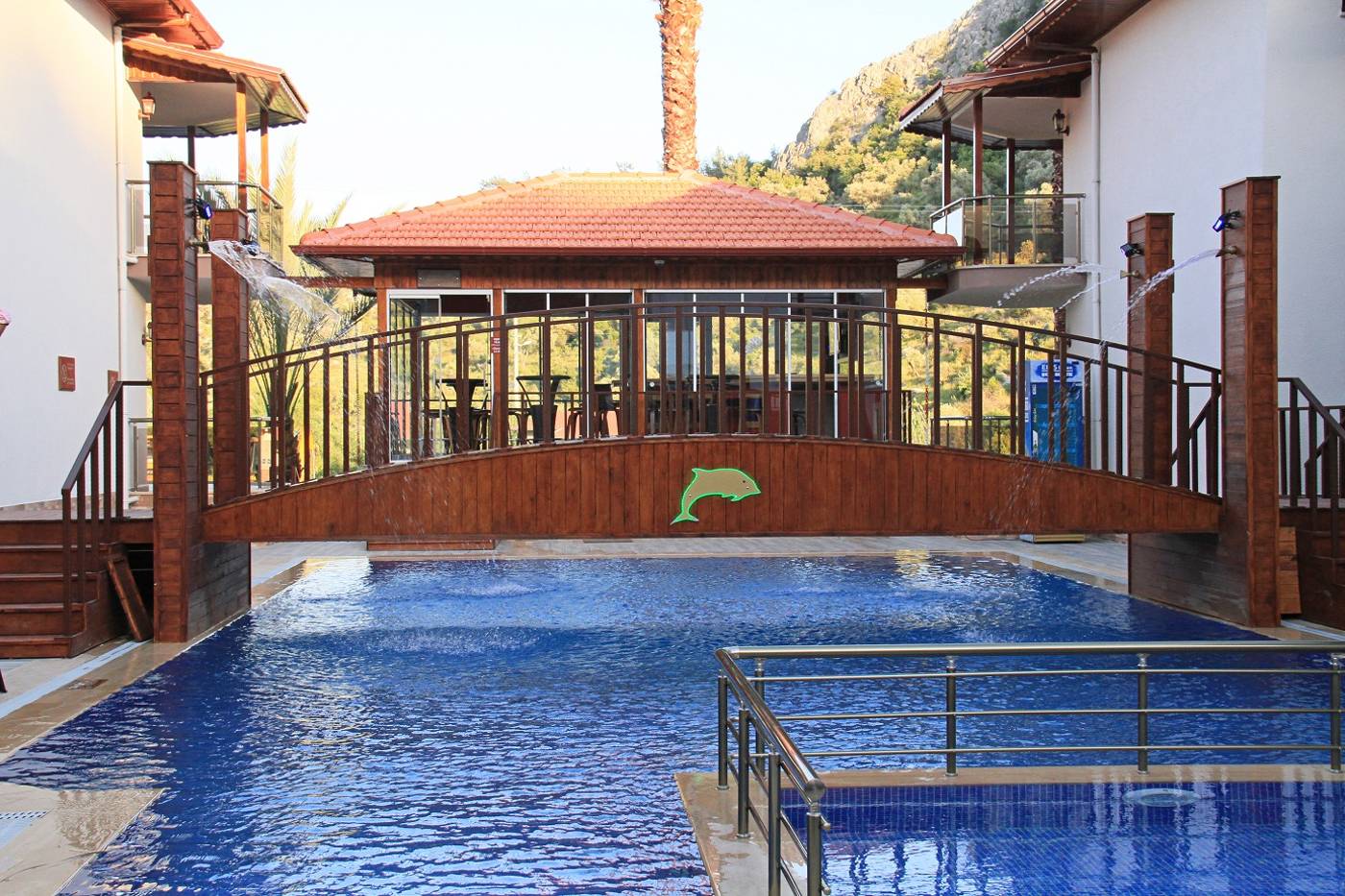 Dolphin-Apart-Pool-2