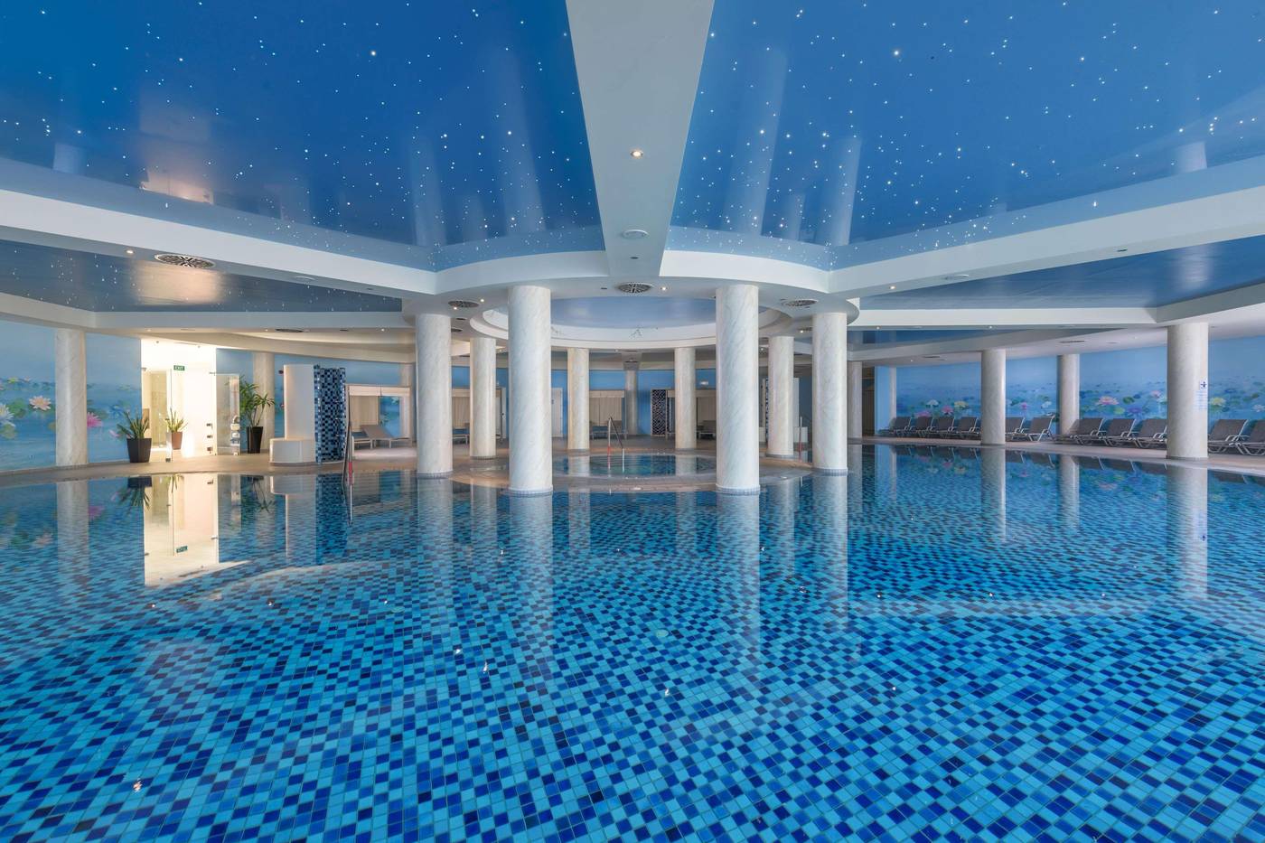 La-Marquise-Luxury-Resort-Complex-Pool-68