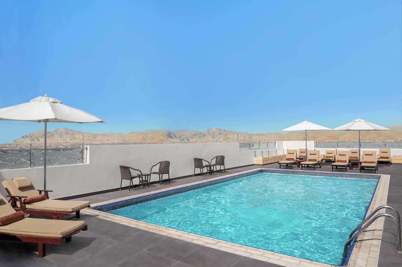 Doubletree-by-Hilton-Ras-Al-Khaimah-Pool-4