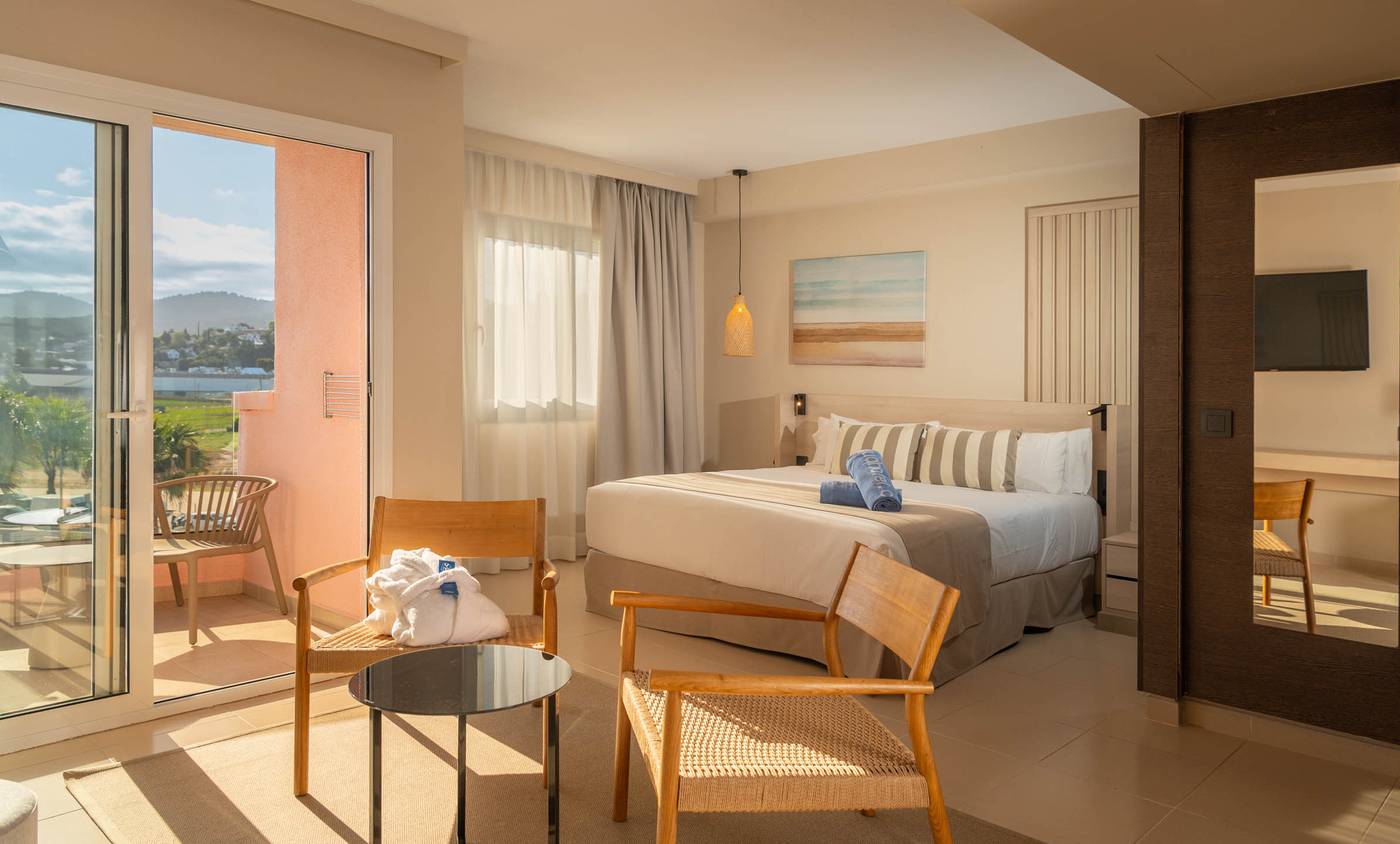 Aqua-Hotel-Montagut-Suites-Room-33