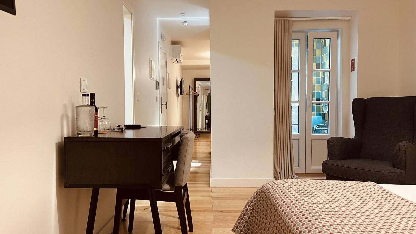 Monte-Belvedere-Hotel-By-Shiadu-Room-12