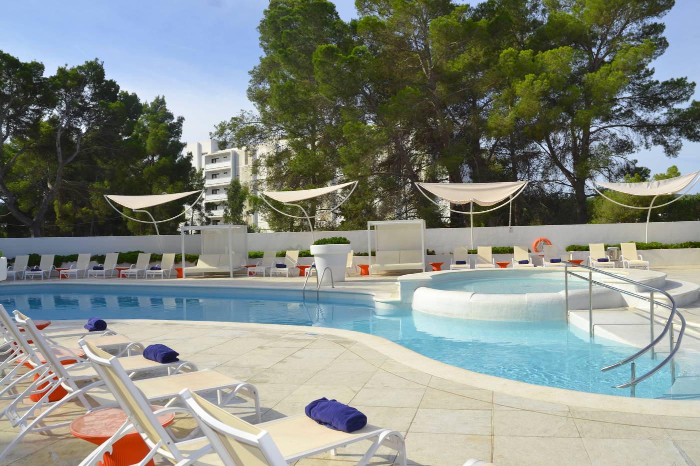 THB-Naeco-Ibiza-Class-Pool-5