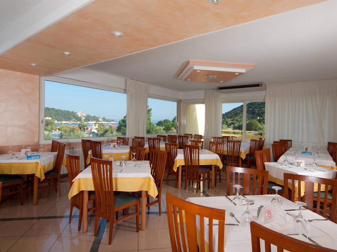 Hotel-Hedera-Restaurant-14