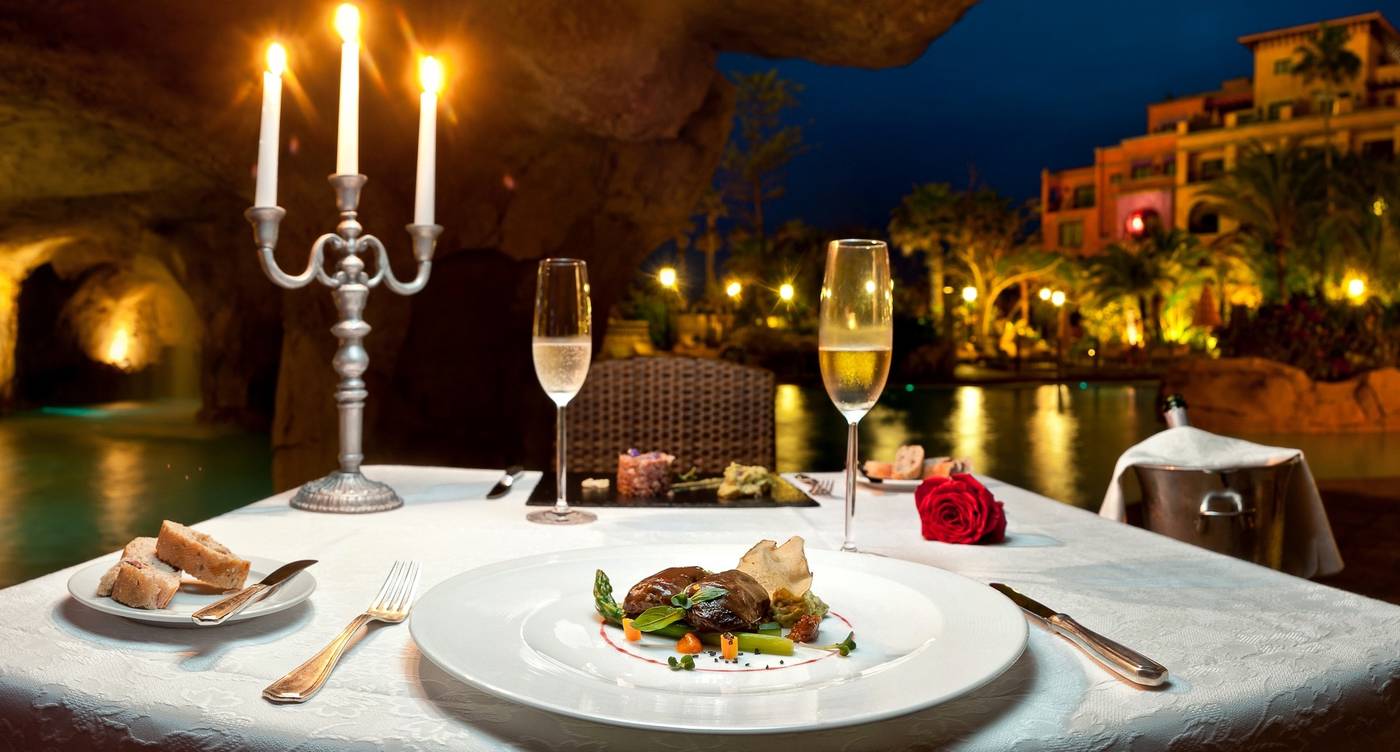 Europe-Villa-Cortes-Restaurant-24