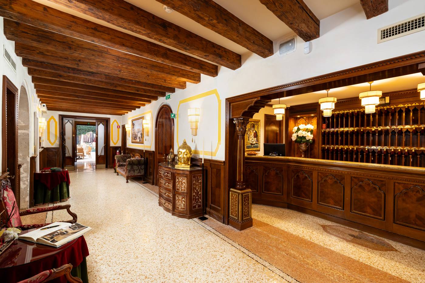 Ai-Mori-d-Oriente-Lobby-13