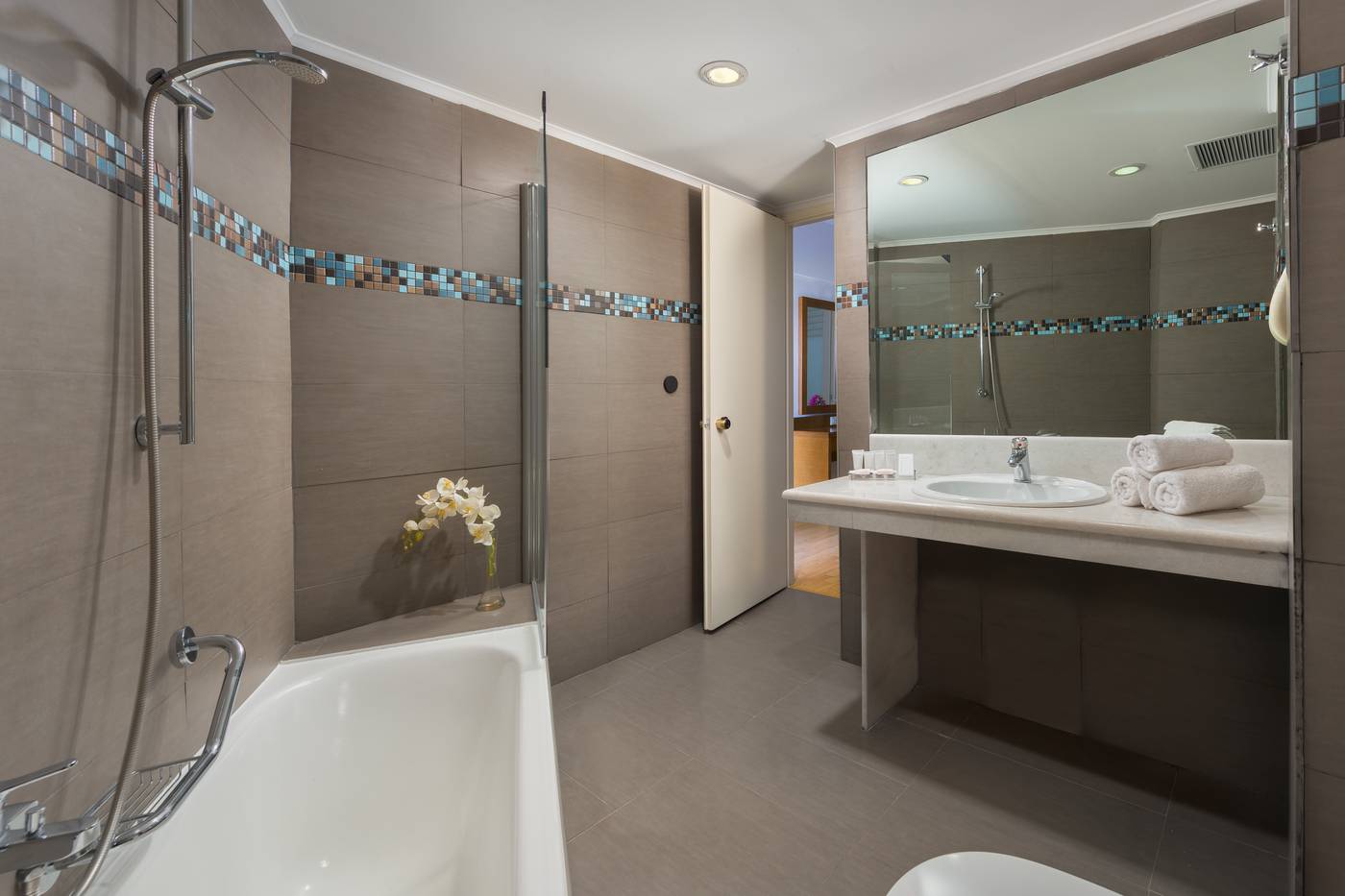 Lutania-Beach-Room-33