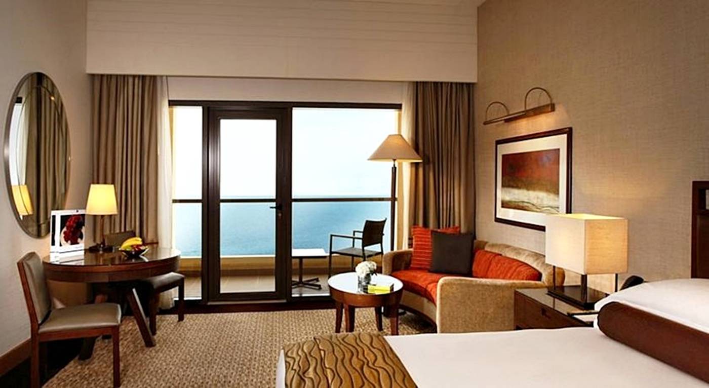 Amwaj-Rotana-Hotel-Jumeirah-Beach-Room-34