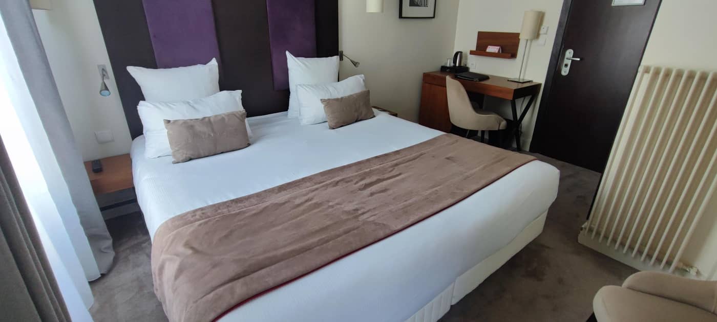 Hotel-Elysees-Bassano-Room-37