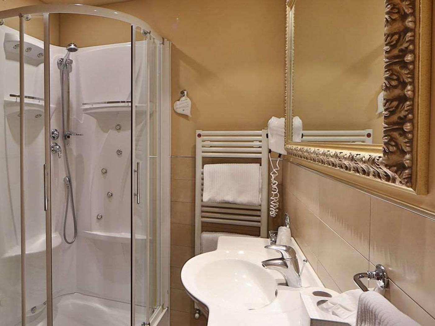 Best-Western-Hotel-Canon-d-Oro-Room-52