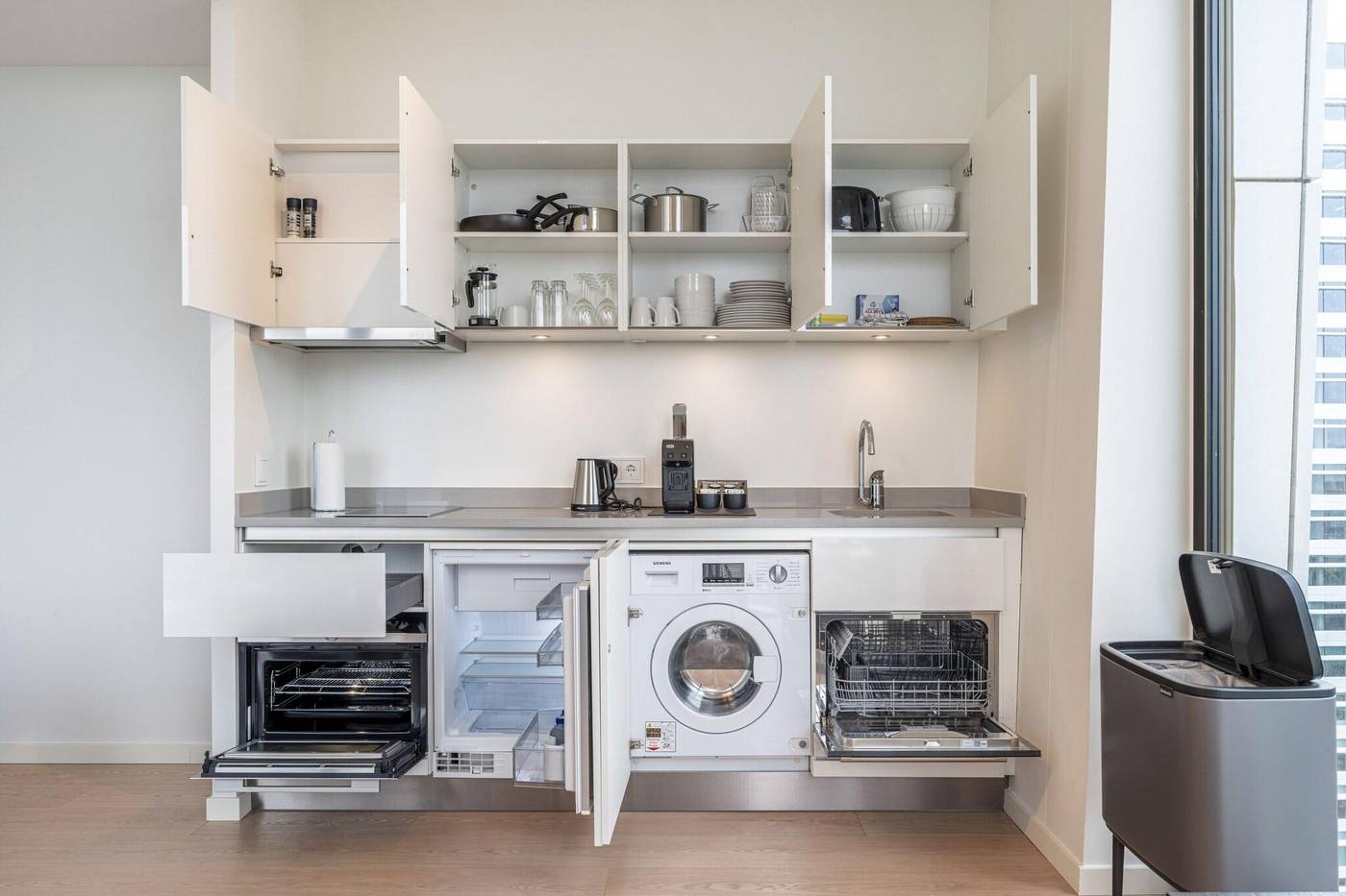 Premier-Suites-Plus-Amsterdam-Room-10