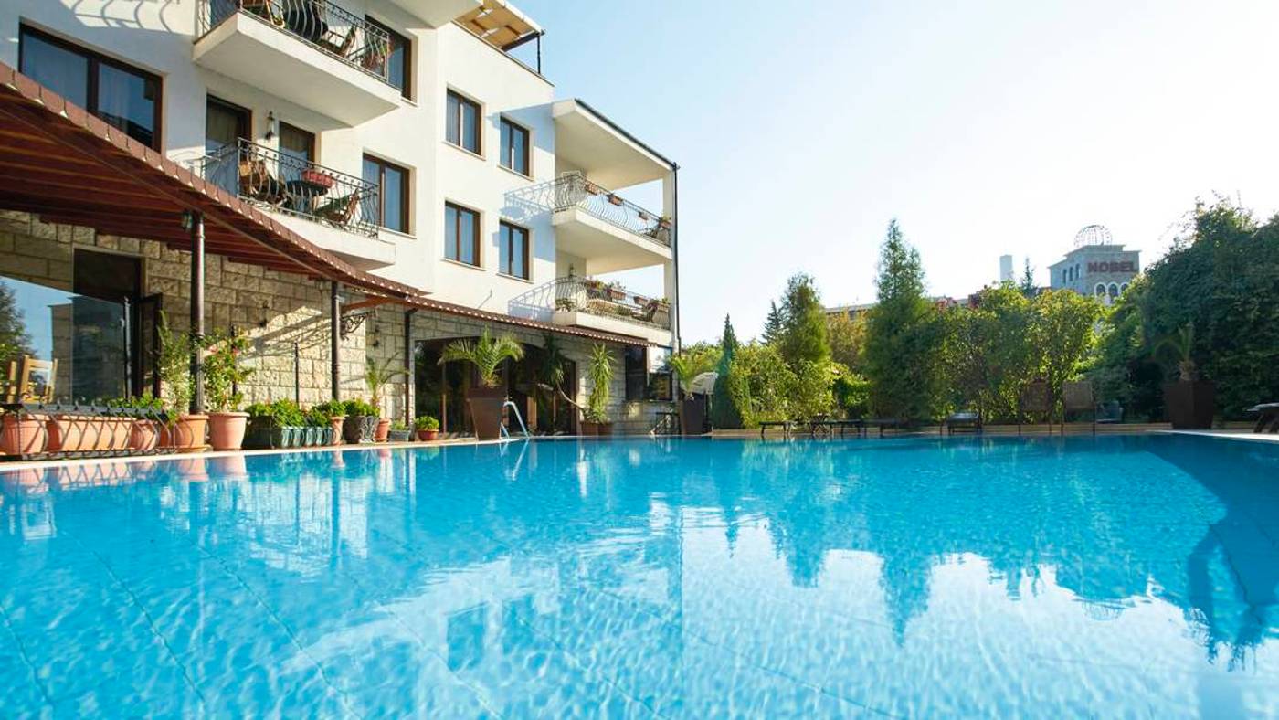 Villa-Maria-Revas-Pool-1