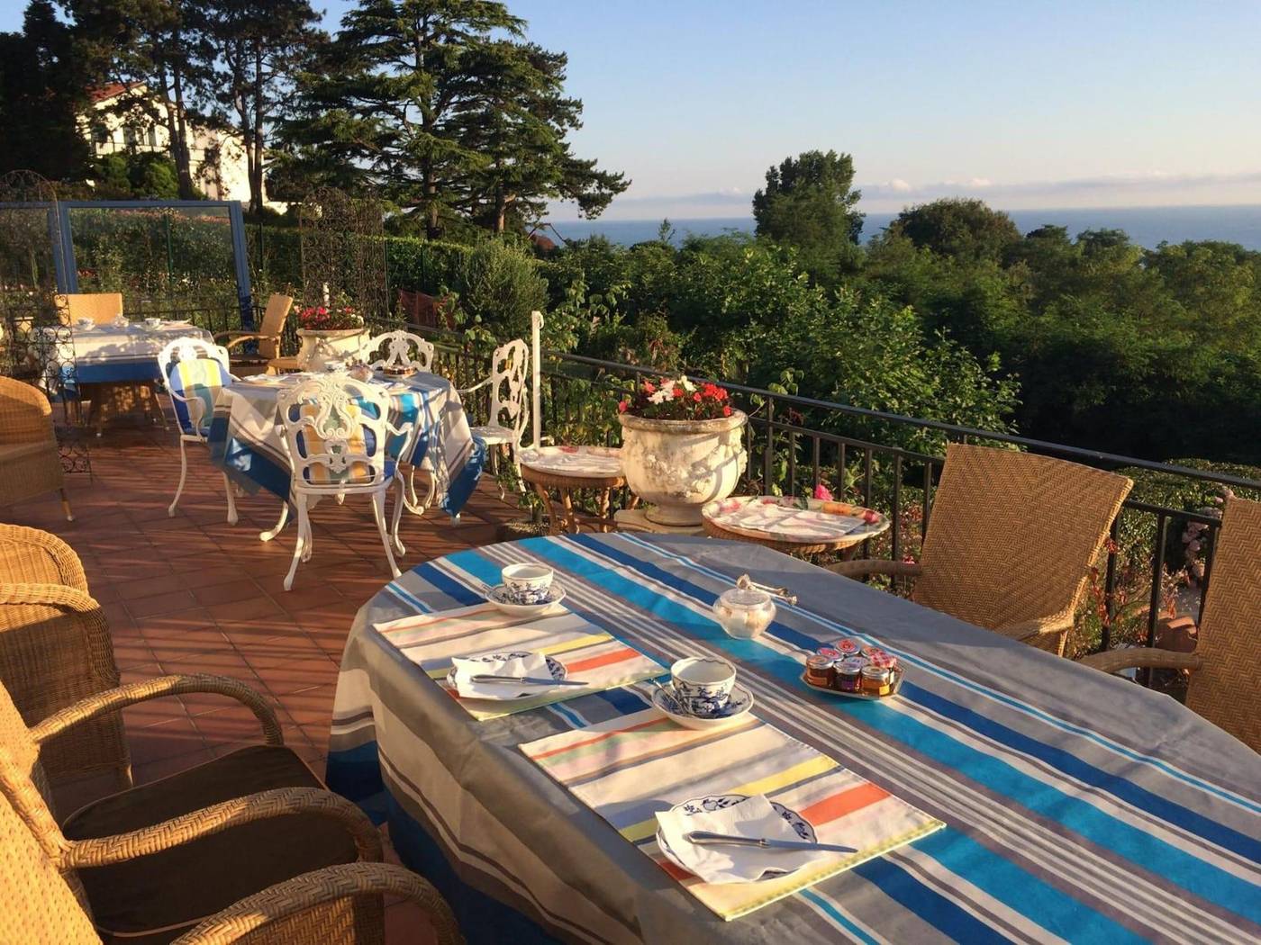 Villa Erresinolettean-France-CIBOURE-Restaurant-7