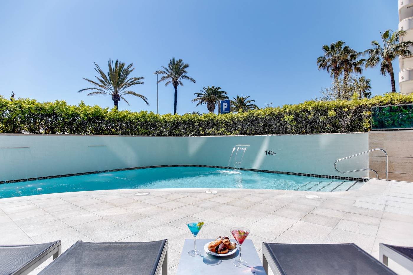 Calipolis-Hotel-Pool-2