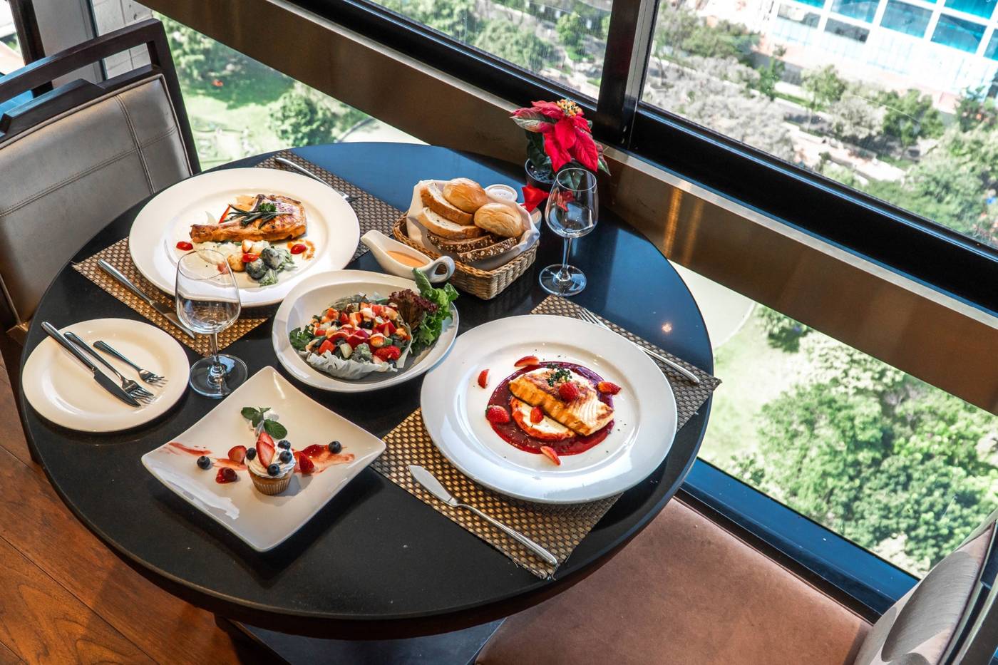 Emporium-Suites-by-Chatrium-Restaurant-6