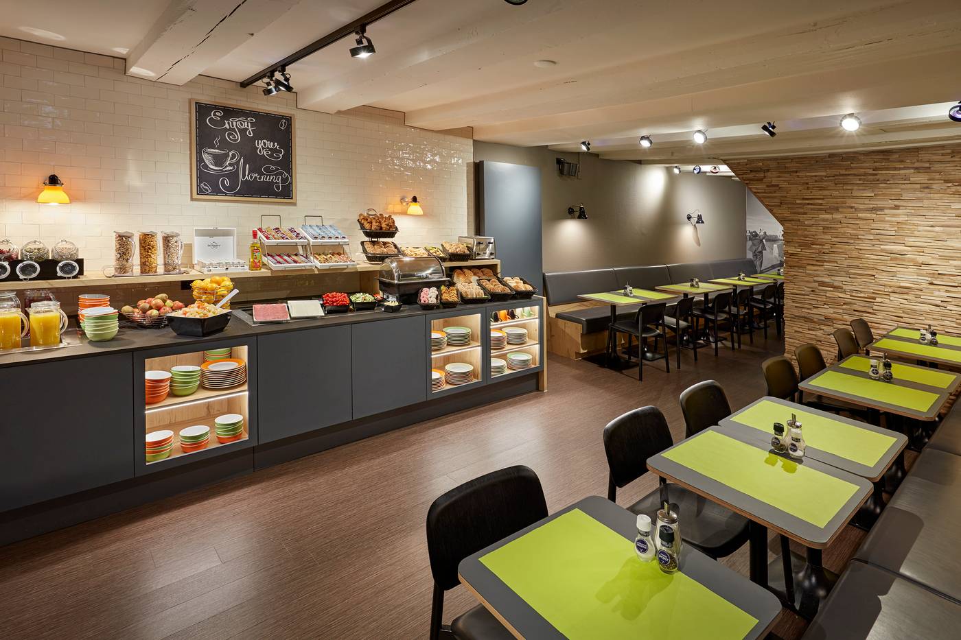 Nova-Hotel---Apartments-Restaurant-30