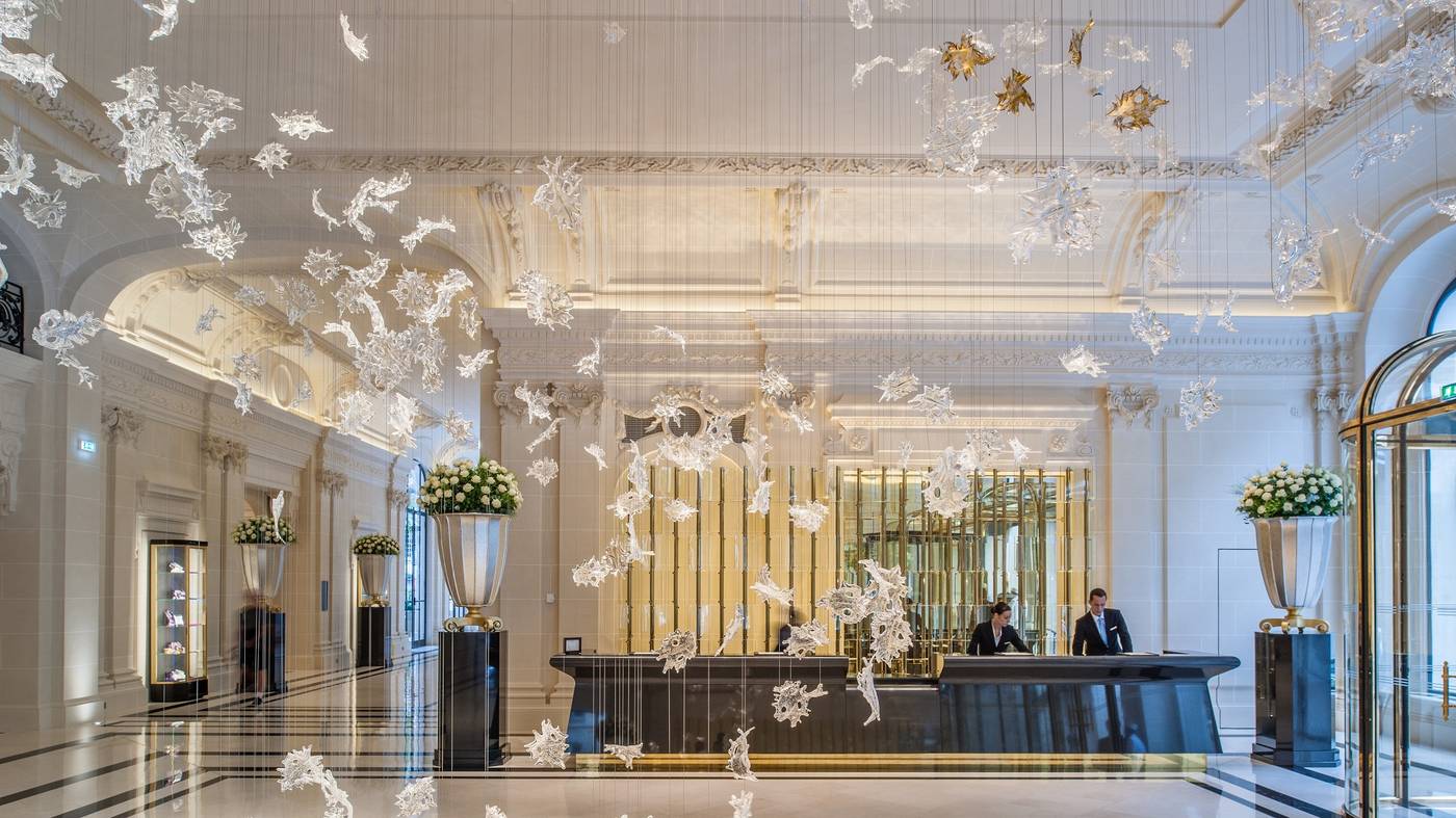 The-Peninsula-Paris-Lobby-18
