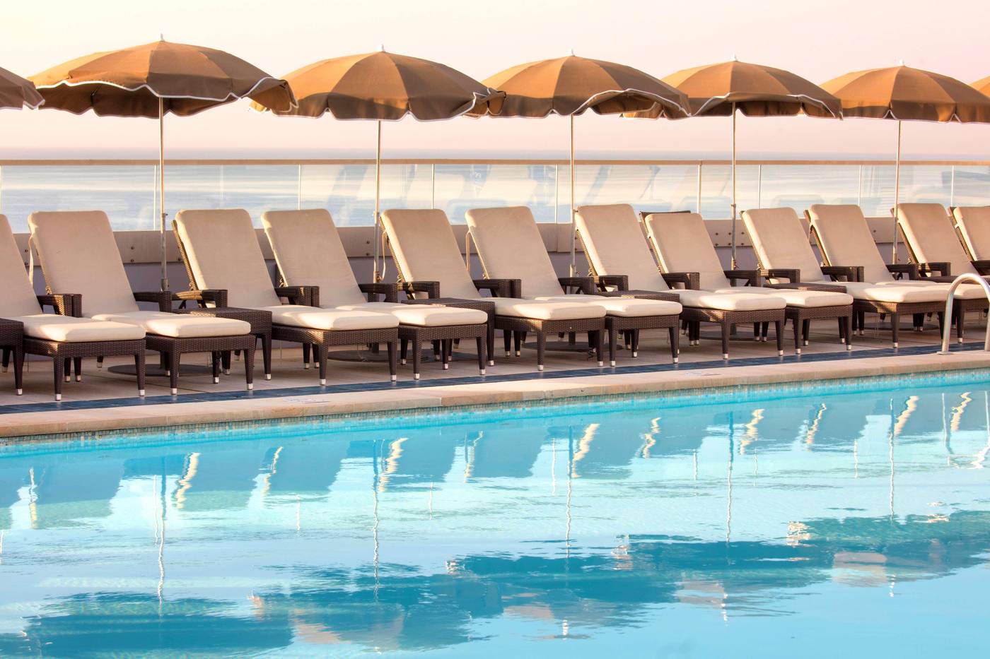 Radisson-Blu-Hotel-Nice-Pool-6