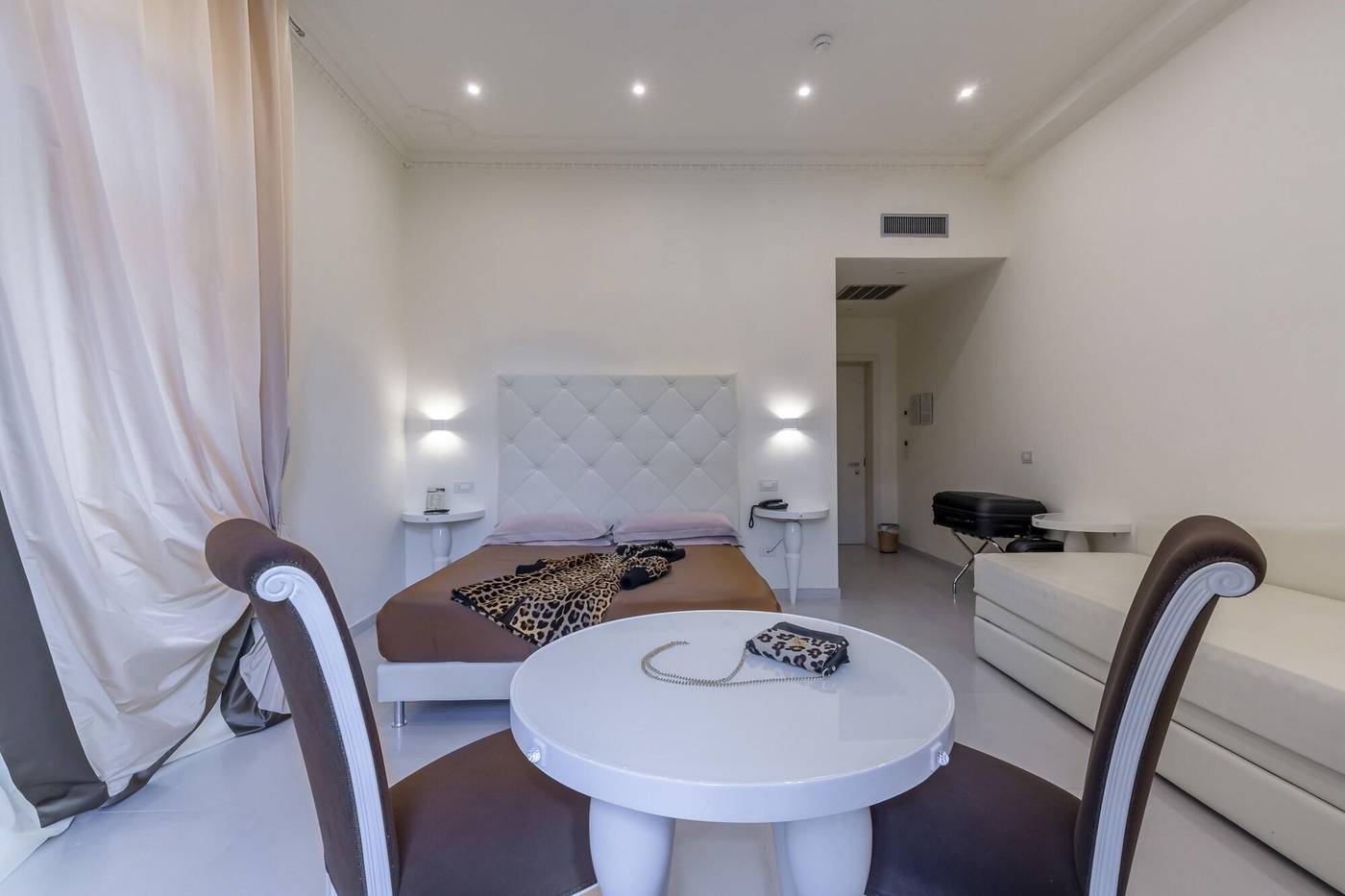 Columbia-Charming-Spa-Room-46