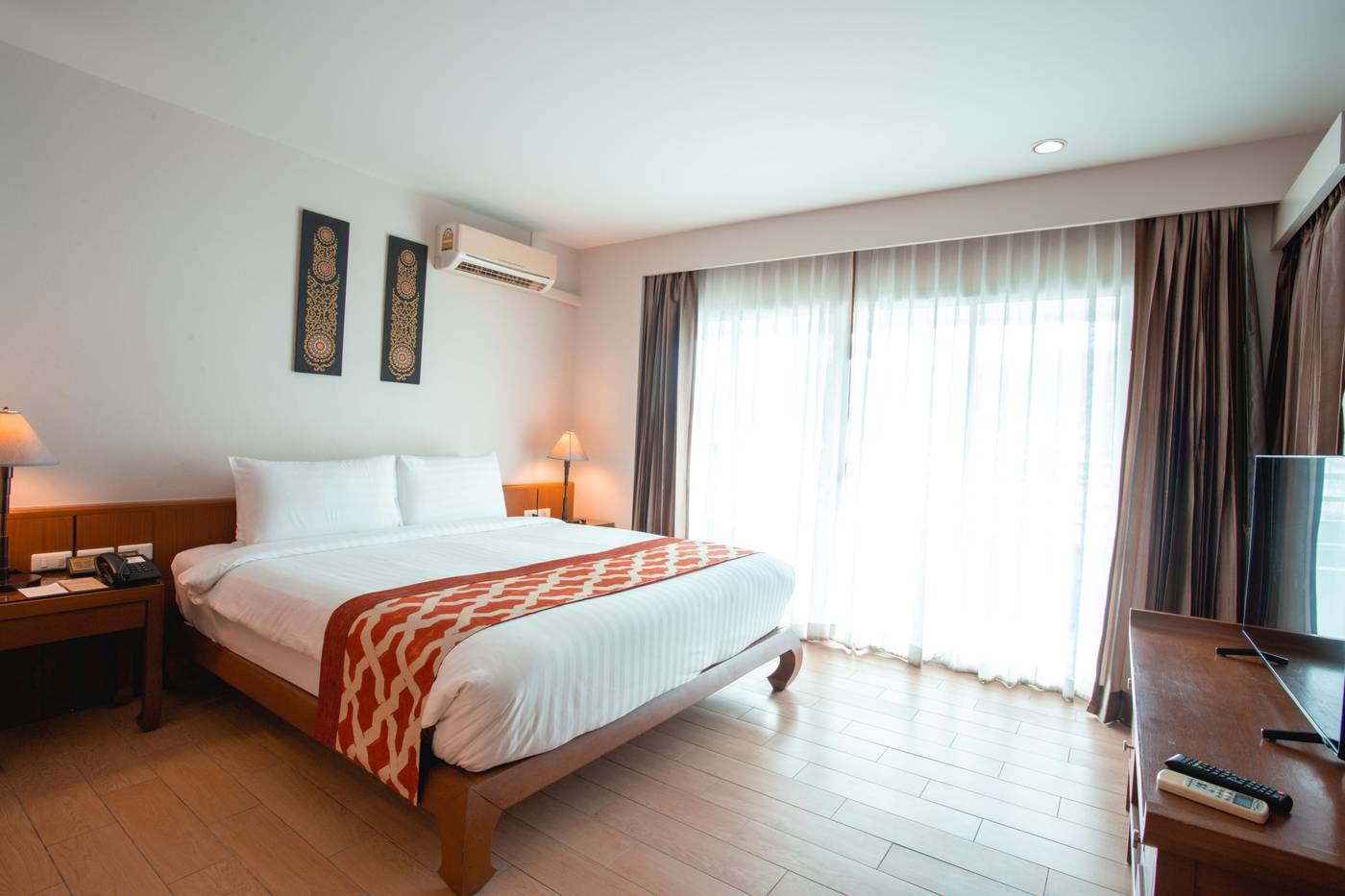 Royal-Paradise-Room-23