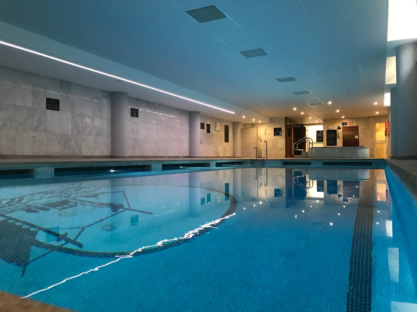 Macdonald-Dona-Lola-Pool-39