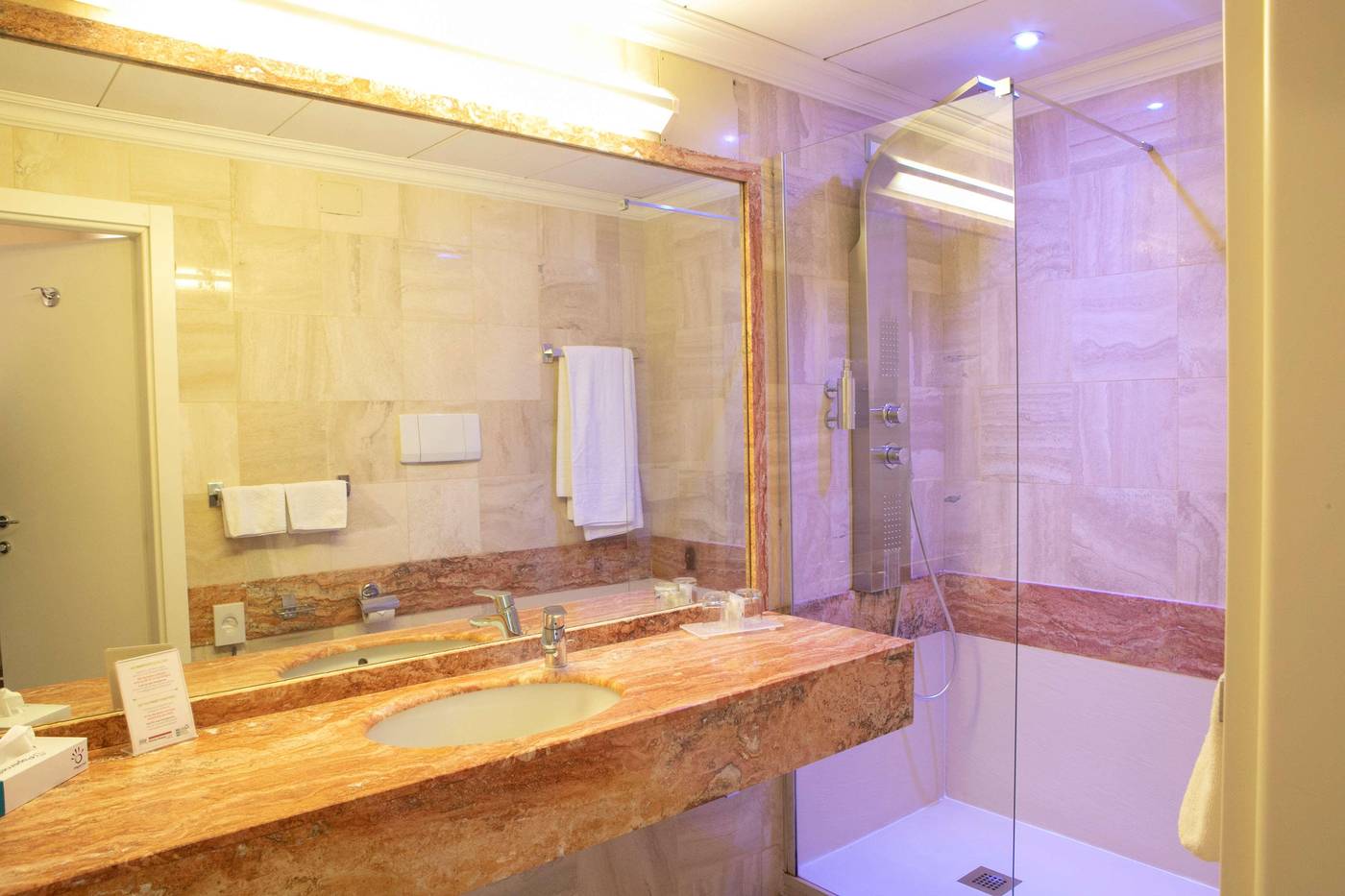 Etrusco-Arezzo-Hotel--Sure-Hotel-Collection-by-Best-Western-Room-29