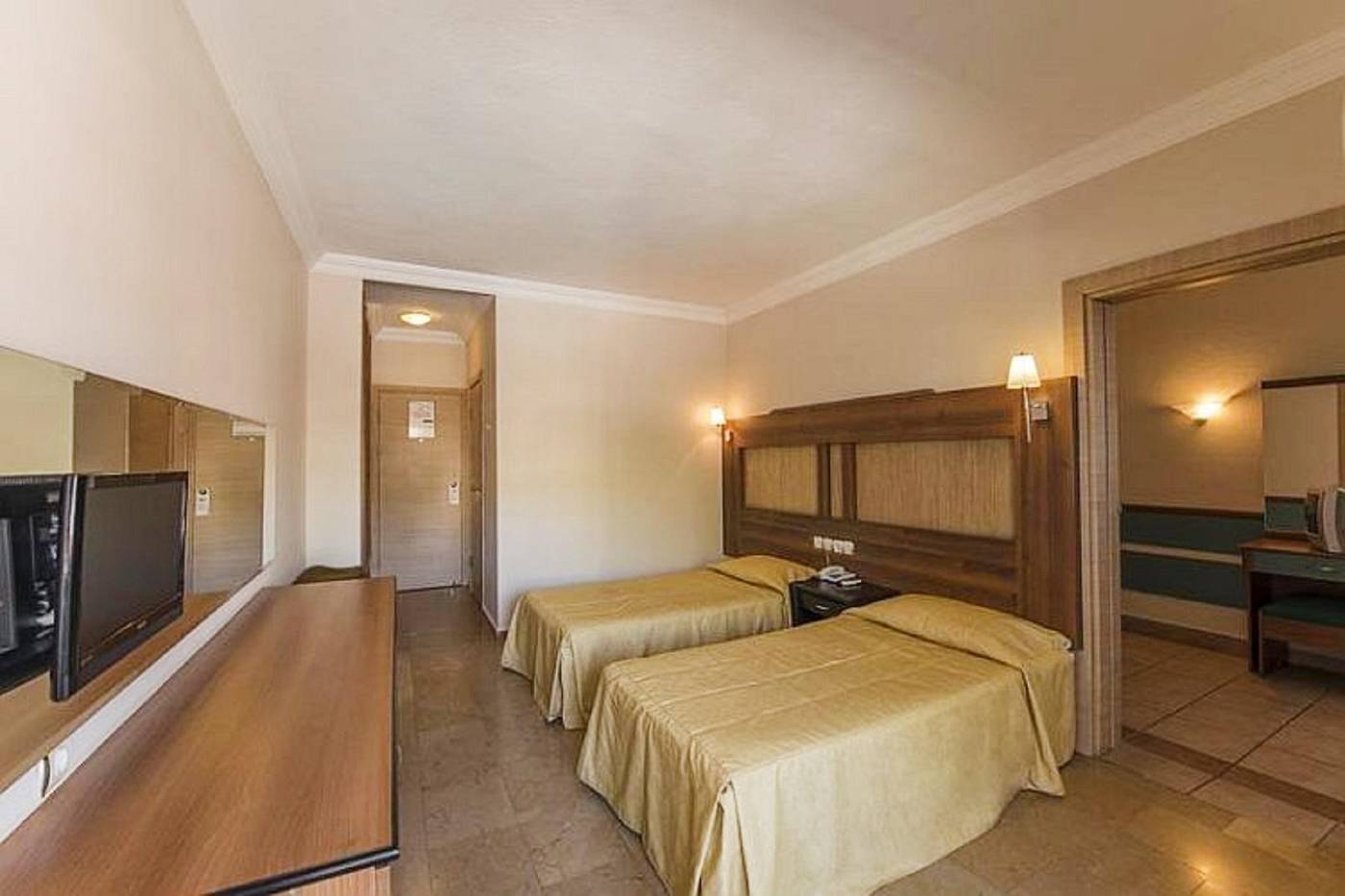 Club-Munamar-Beach-Resort-Room-44