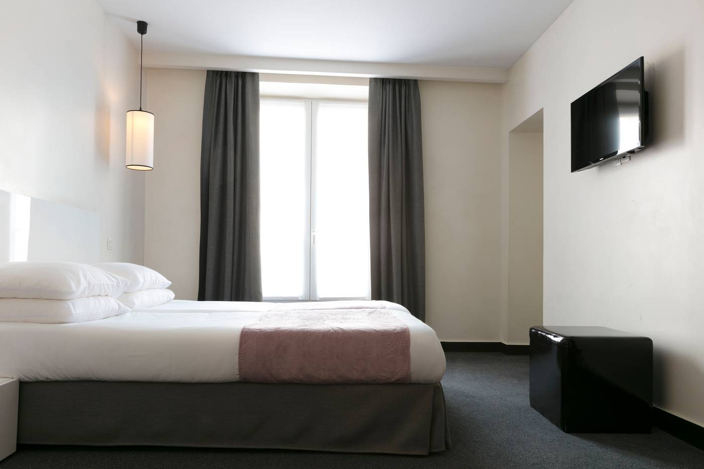 Hotel-Standard-Design-Room-10