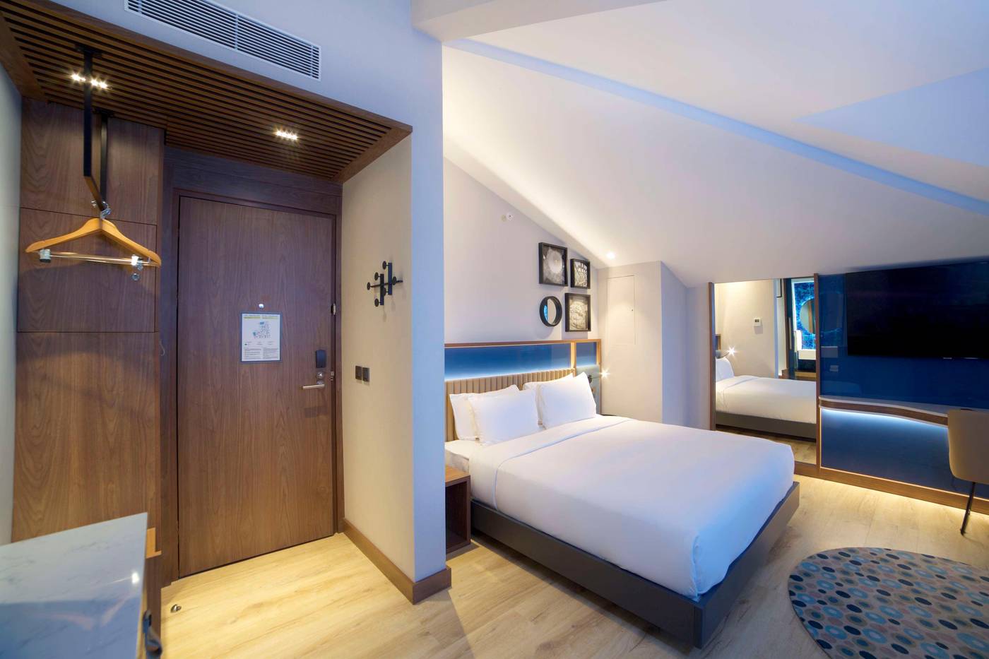 Hampton-by-Hilton-Istanbul-Old-City-Room-34