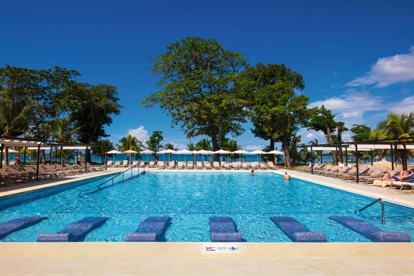 Riu-Palace-Tropical-Bay-All-Inclusive-Pool-3