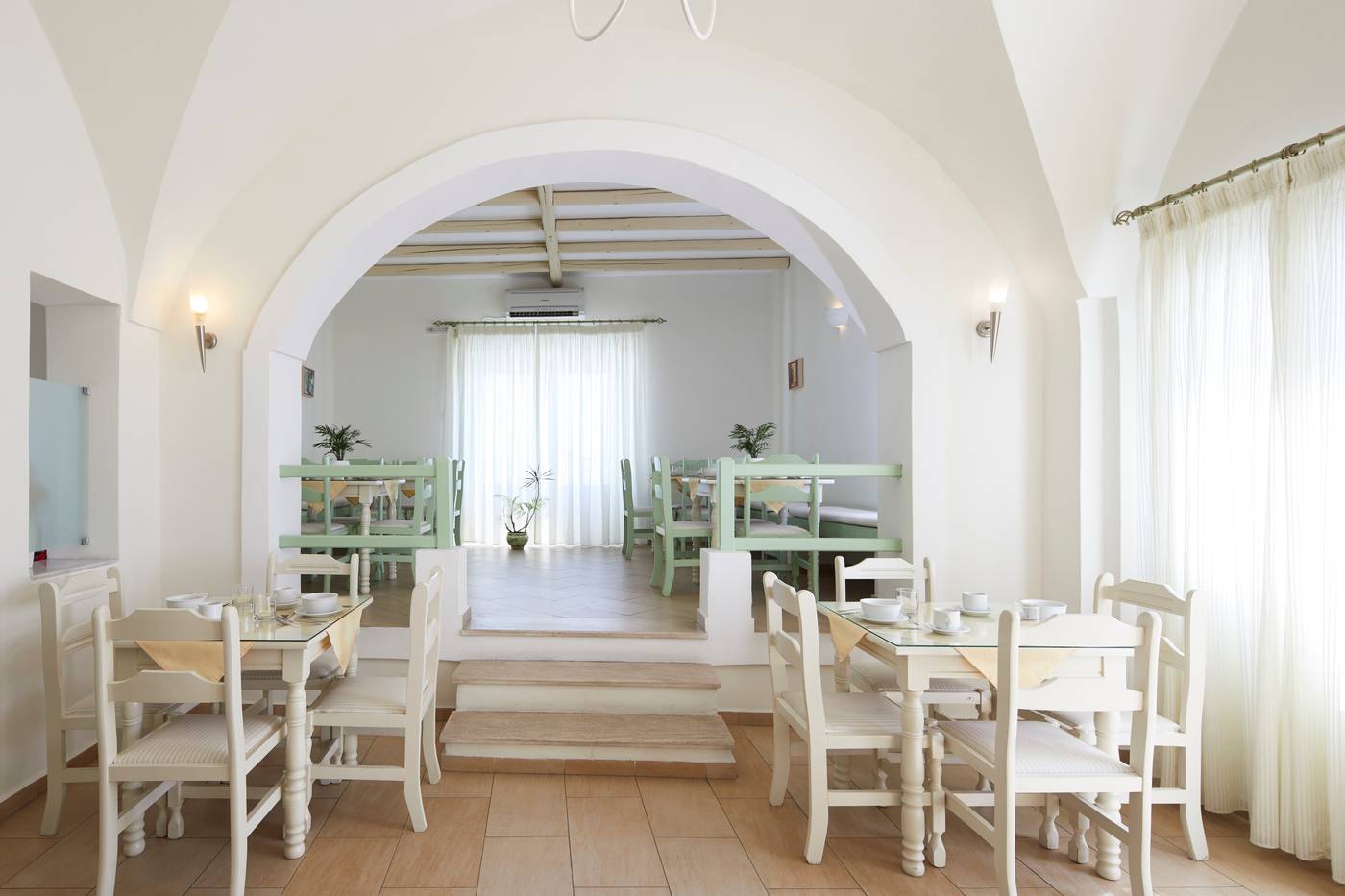 Nissos-Thira-Restaurant-37