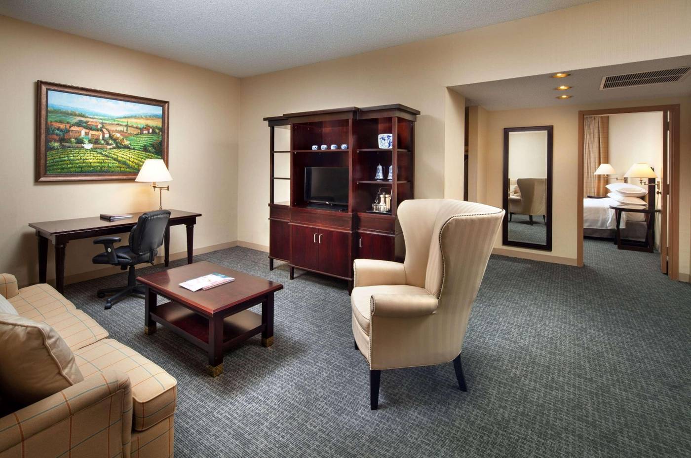 Anaheim-Majestic-Garden-Hotel-Room-8